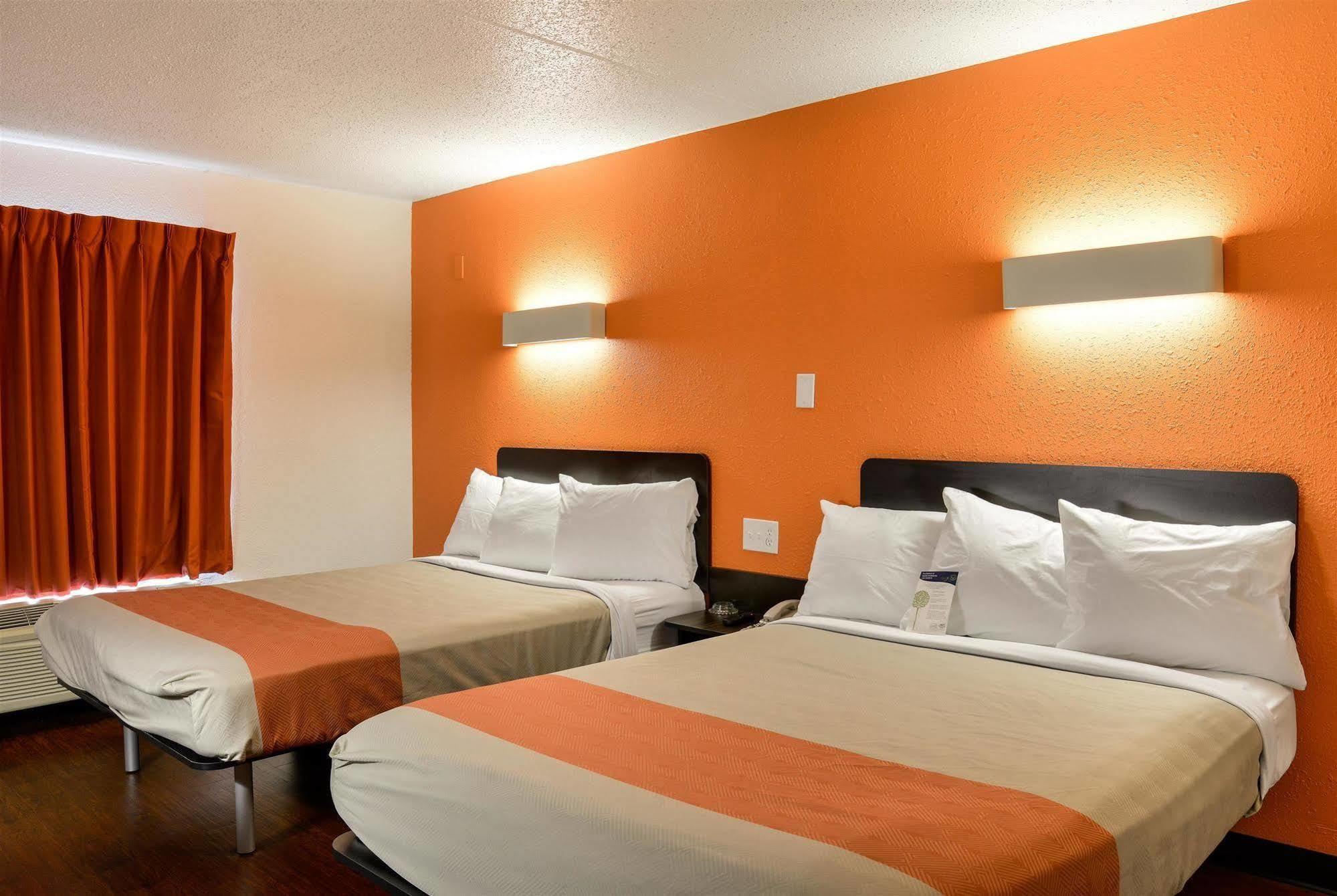 Hotel 6-toledo, Oh 2*