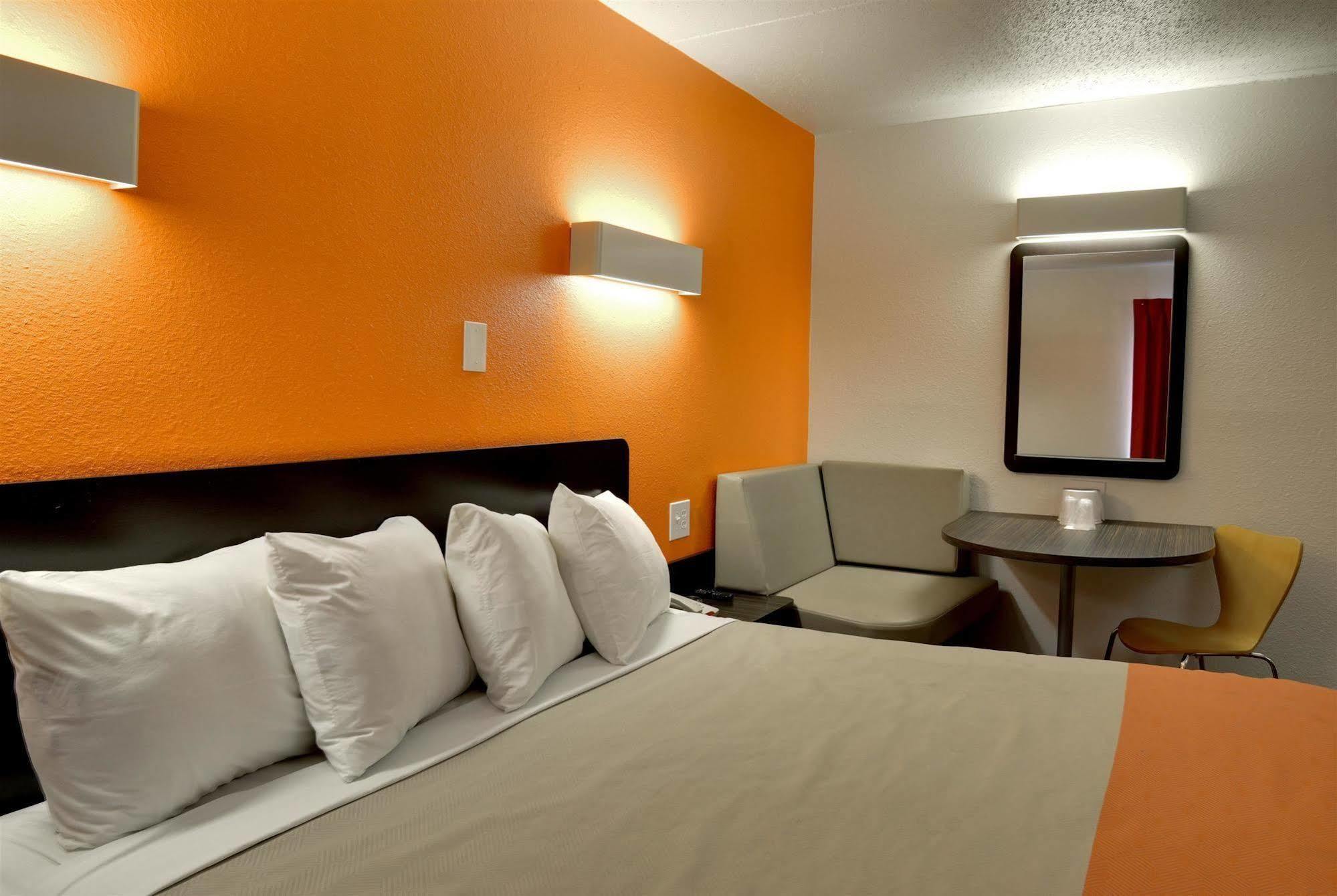 Hotel 6-toledo, Oh