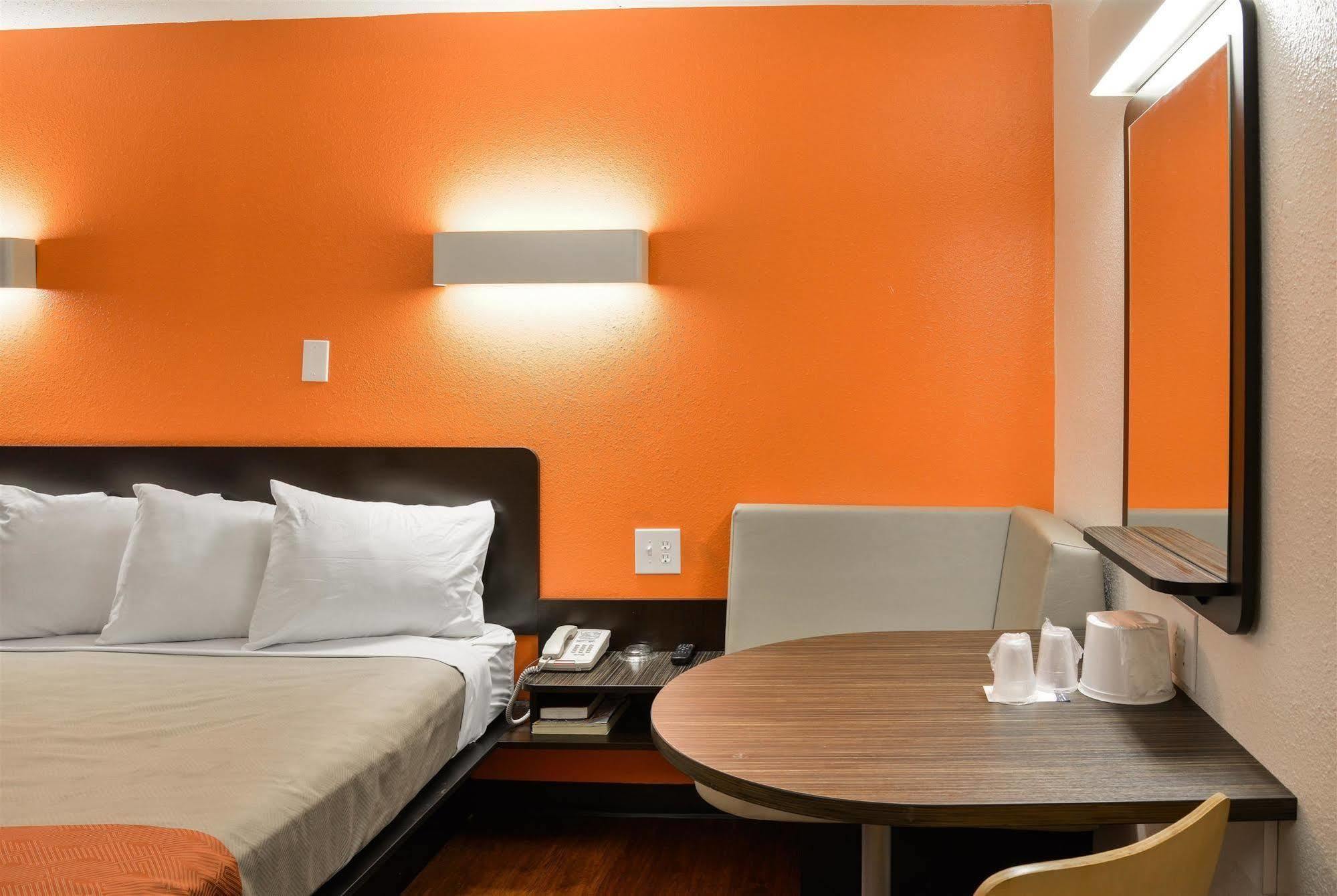 6-toledo, Oh Hotel